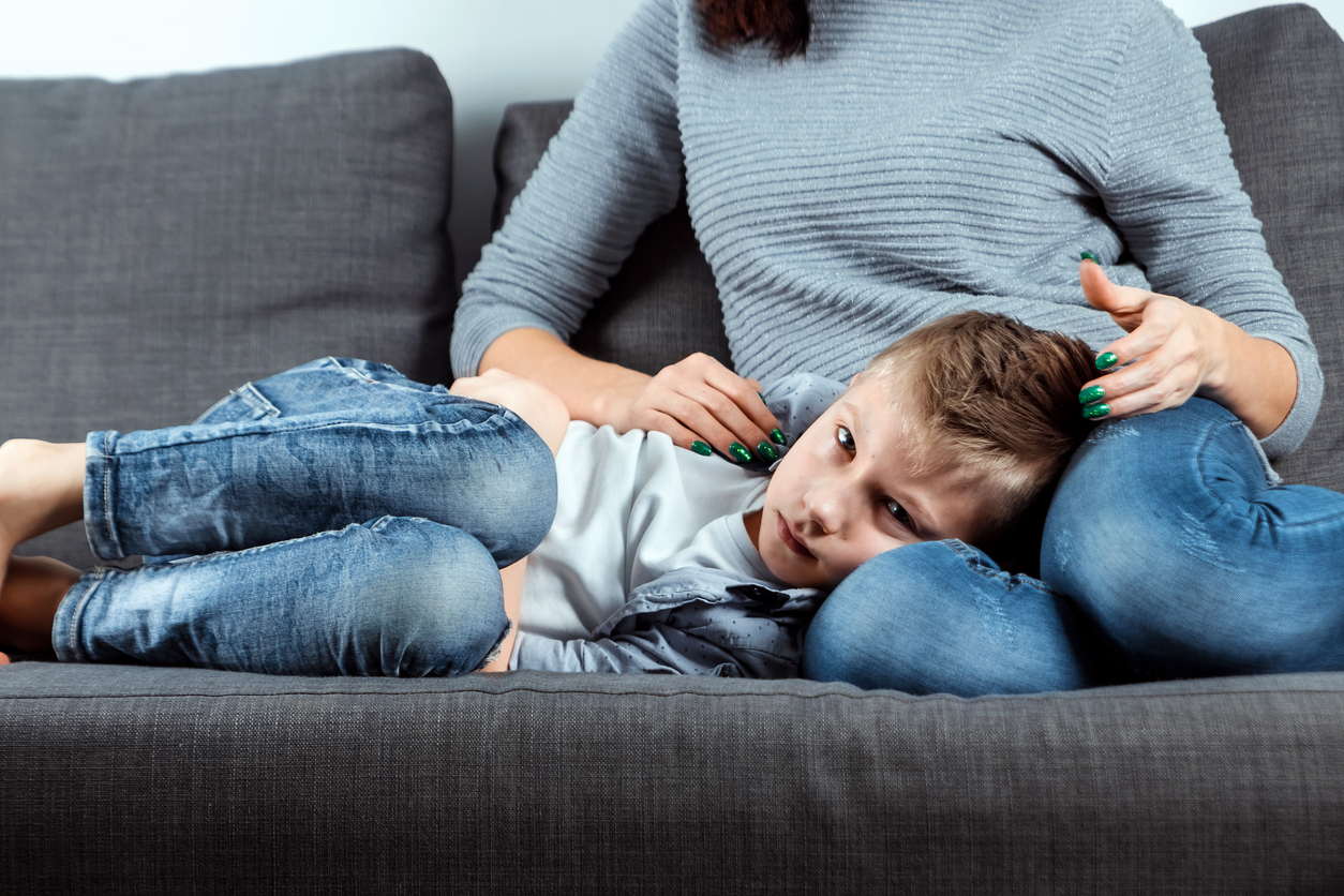 niño con dolor abdominal