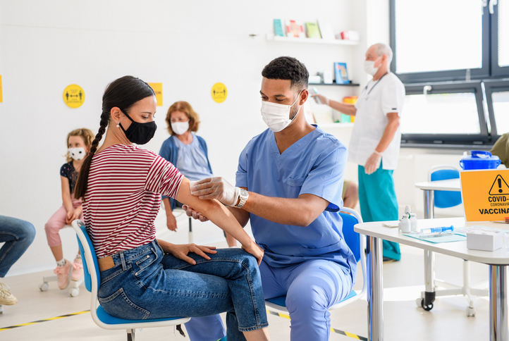 Héroes de la salud lanzan la campaña para promocionar la vacunación contra la COVID