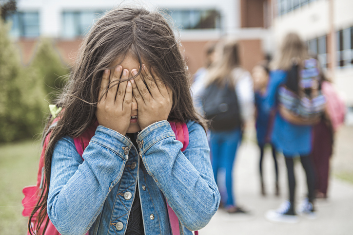 Muchas veces, los padres y madres no sabemos cómo prevenir, cómo detectar y cómo tratar los casos de acoso escolar y ciberacoso.