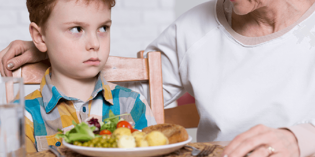 Se identifica la neofobia, o el temor irracional a lo nuevo o desconocido, como una de las causas de la resistencia a probar alimentos nuevos en estos niños.