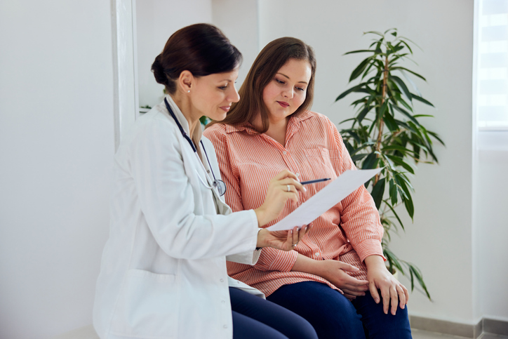 Cada mujer debe trabajar en colaboración con su médico para establecer un plan de atención preventiva.