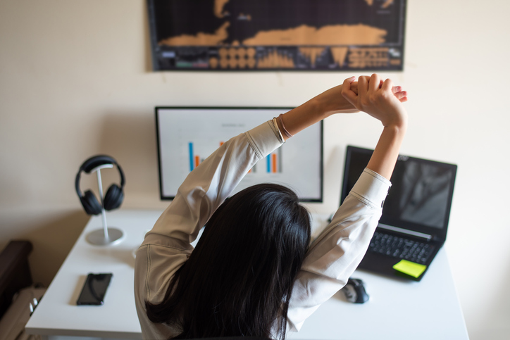 La ergonomía en el lugar de trabajo es un componente crucial para garantizar la salud y el bienestar de los empleados.