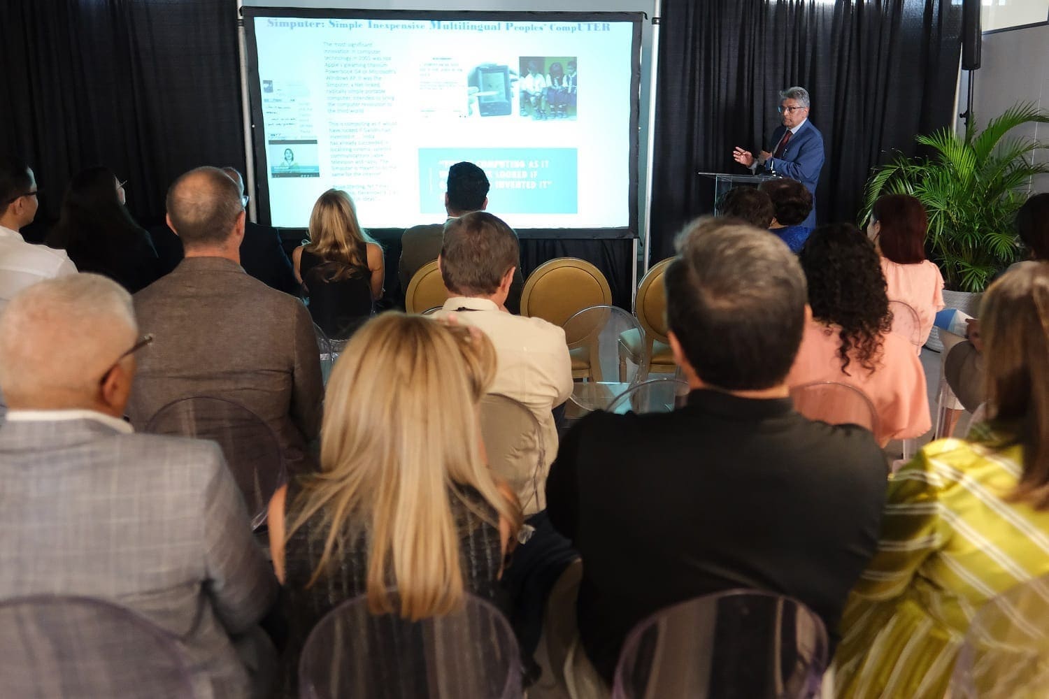 Su visita al Fideicomiso para Ciencia, Tecnología e Investigación de P.R. representó un enriquecimiento para la comunidad científica y tecnológica de Puerto Rico.