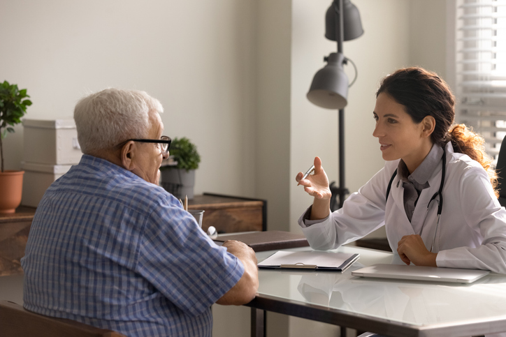 Aunque no tengas preocupaciones de salud conocidas, es una buena idea visitar al médico para chequeos regulares.