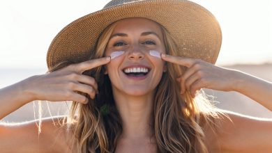 Durante el verano, la piel está expuesta a diversas condiciones ambientales que pueden tanto aliviar como agravar la psoriasis.