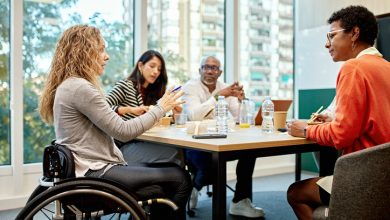 Recuerda que cada paso hacia la accesibilidad no solo beneficia a las personas con discapacidades, sino que enriquece y fortalece toda la comunidad laboral.