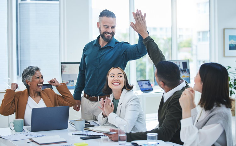 El informe Work Wellbeing 100 de Indeed, en colaboración con la Universidad de Oxford, revela que las empresas que priorizan la flexibilidad laboral tienen empleados más felices