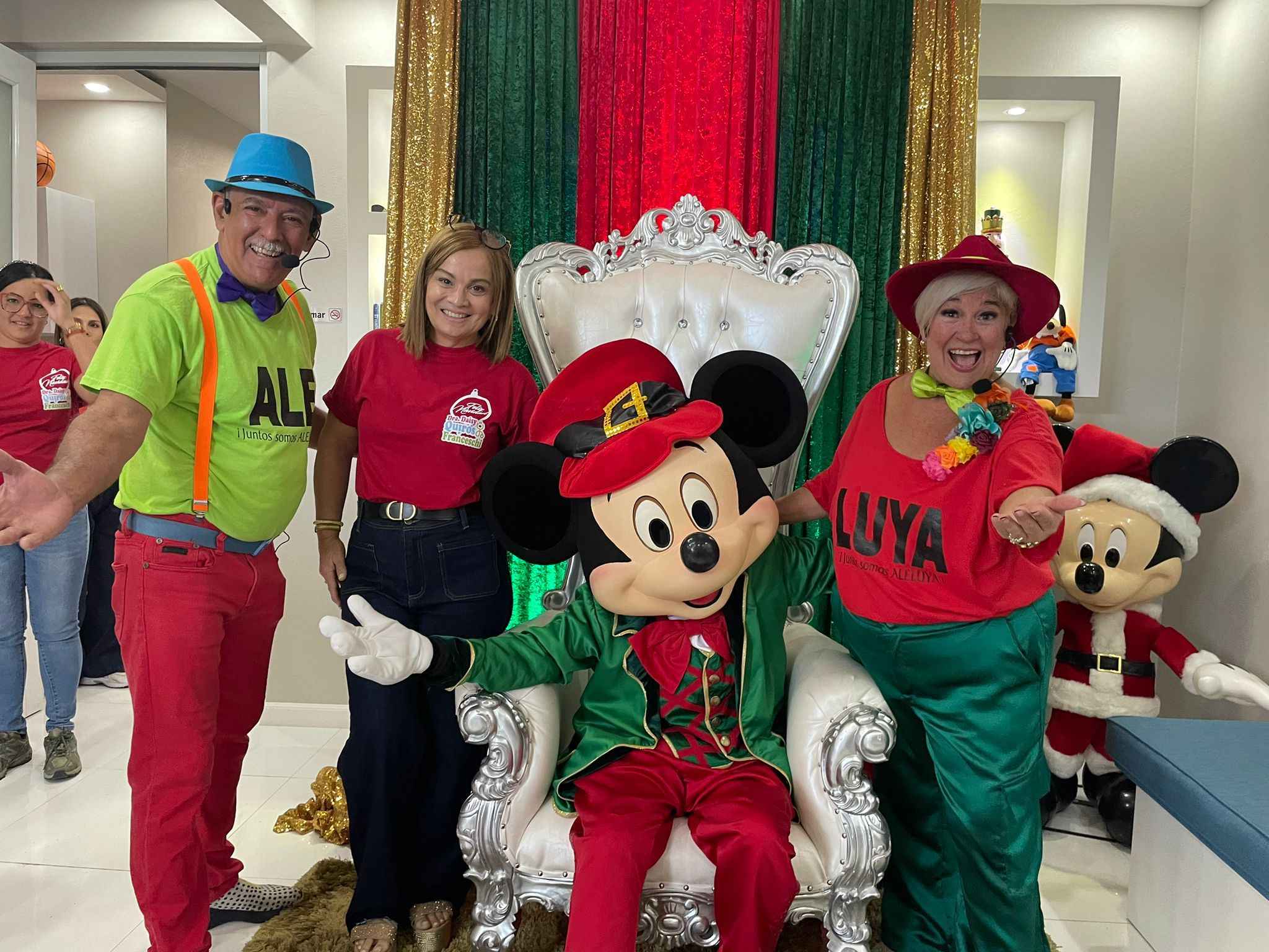 La oficina de la Dra. Daisy Quirós Franceschi se convirtió en un espacio de alegría y unión comunitaria durante su esperada "Actividad de Navidad", realizada en Peñuelas, Puerto Rico.