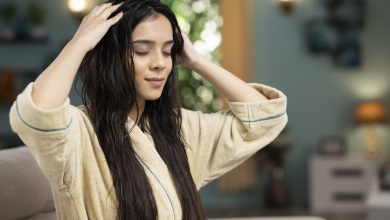 La caída del cabello es una preocupación frecuente tanto en hombres como en mujeres, con causas que van desde factores hormonales hasta el estrés y la nutrición.