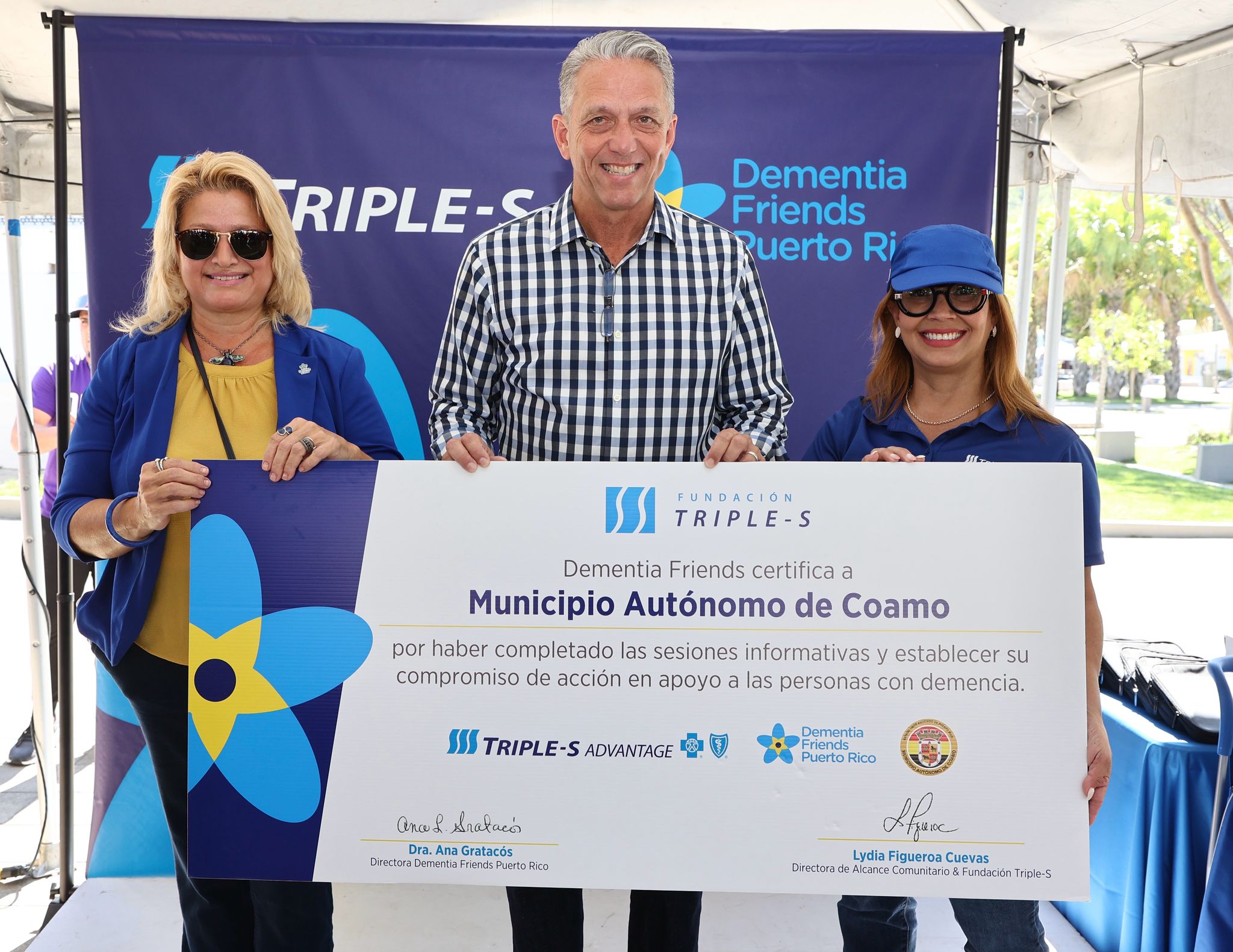 Tras cumplir con todos los requerimientos de capacitación sobre la población con demencia, la Fundación Triple S certificó hoy como Dementia Friends al Municipio de Coamo durante el Dementia Friends Tour 