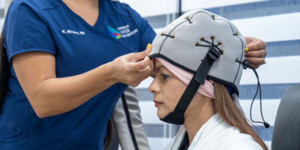 Inauguran terapia de enfriamiento de cabello para pacientes con cancer