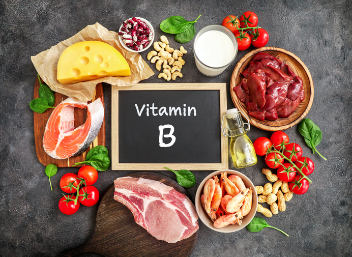 La vitamina B₁₂, también conocida como cobalamina, es una vitamina soluble en agua que interviene en el metabolismo.